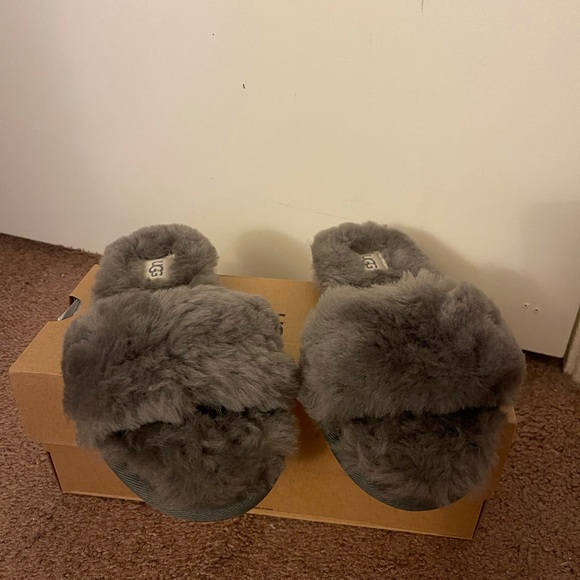 NIB UGG Fluff Slide Slippers / Women size 6 - Picture 4 of 4